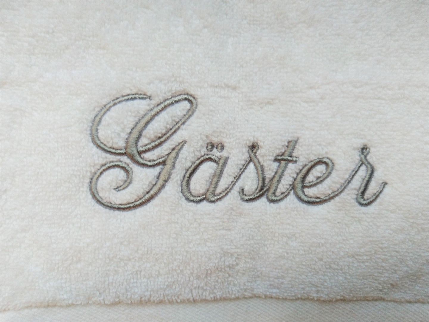 Vit badrock med brodyr